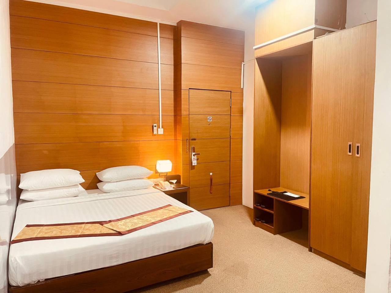 Yama Hotel & Rooftop Bar Yangon Ngoại thất bức ảnh